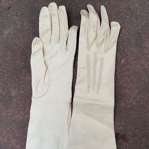 White kidskin women’s gloves